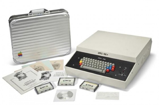 Un Apple 1 Vendu Aux Ench res Avec Son Manuel crit Par Ronald Wayne 