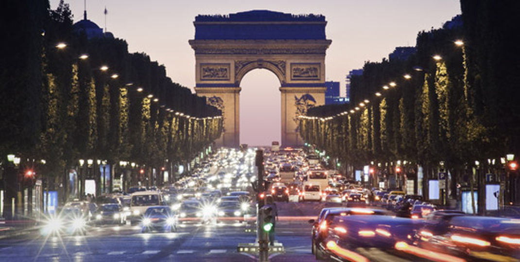 Apple Store des Champs-Elysées : les travaux vont pouvoir ...
