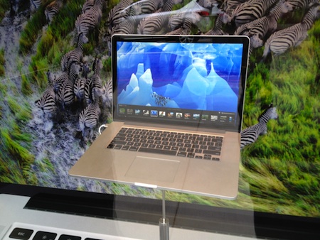 MacBookPro_Retina_apple_Store_2