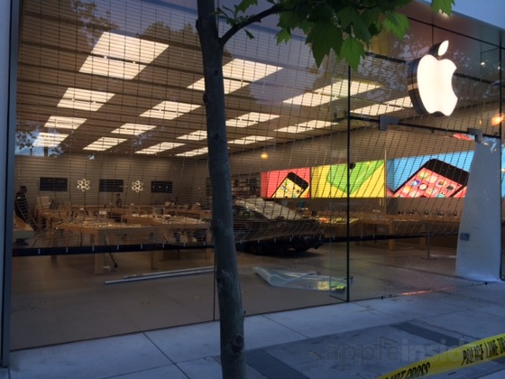 Apple Store Berkeley Facade Brisee Voiture