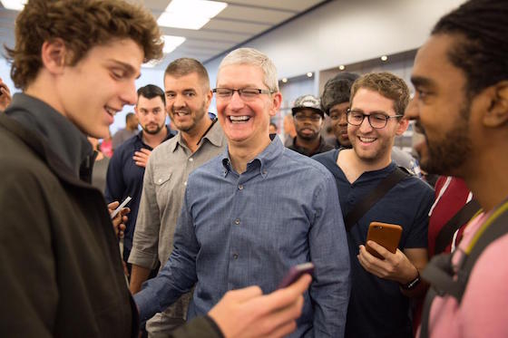Tim Cook Apple Store Lancement iPhone 6s