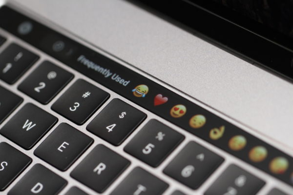macbook-pro-2016-touch-bar-emojis