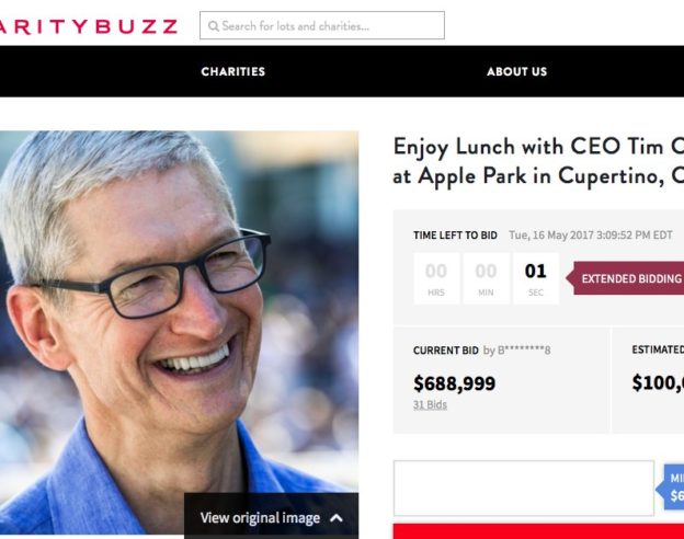 Tim Cook Dejeuneur Apple Park Encheres 688 999 Dollars
