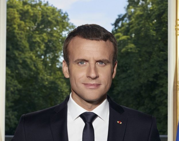 Emmanuel Macron Portrait Officiel President Recadre