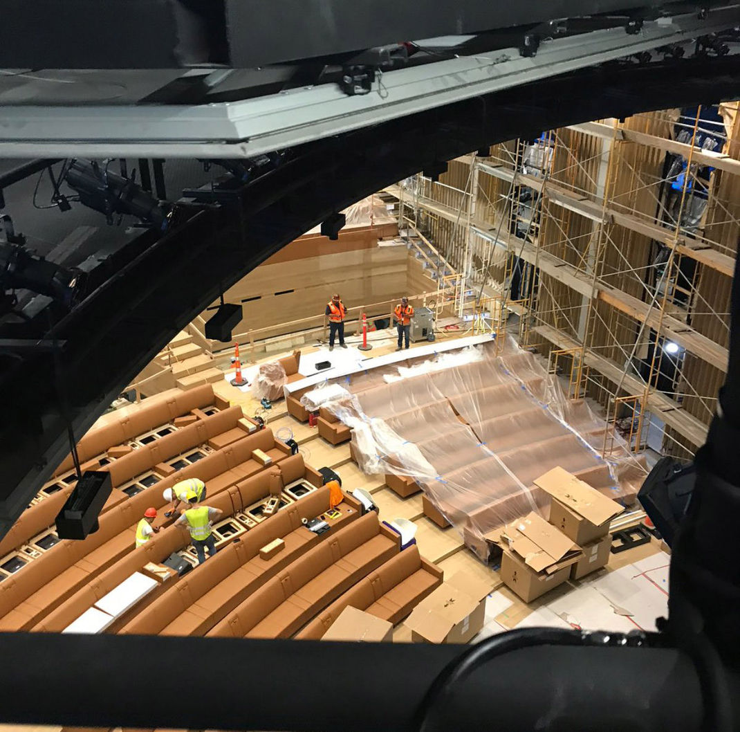 De nouvelles photos du Steve Jobs Theater et de ses sièges en cuir à 14 000 dollars