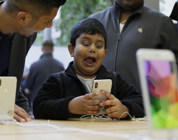 iPhone X Enfant Rire Apple Store Indien
