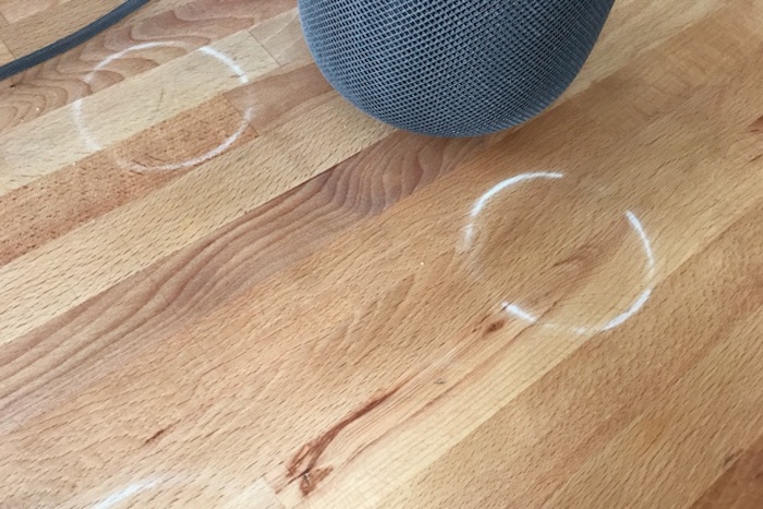HomePod Traces Blanches Surface Bois