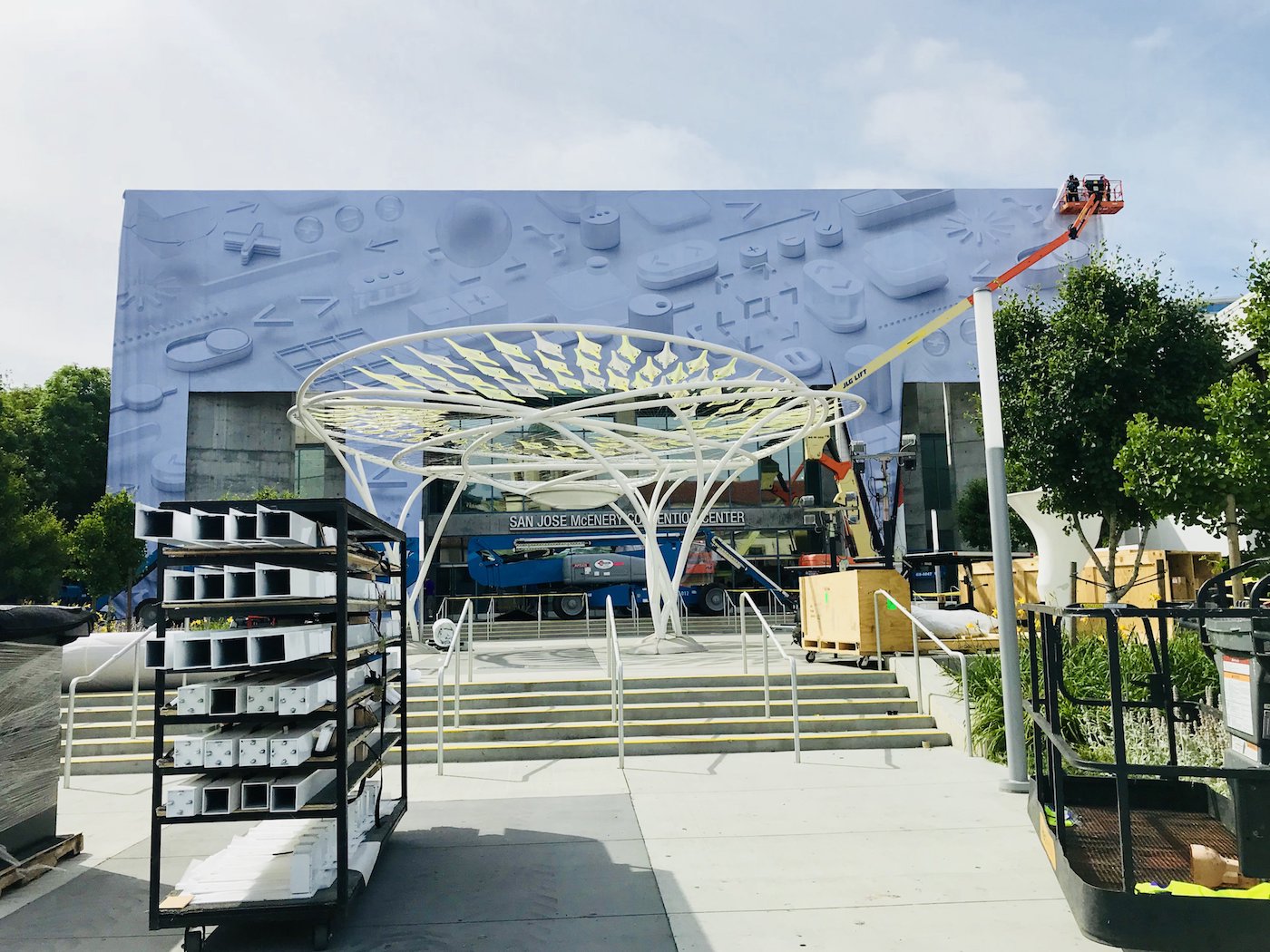 WWDC 2018 : Apple commence à décorer le McEnery Convention ...