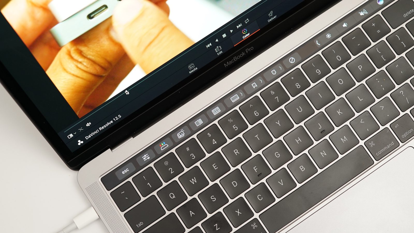 Claviers défectueux des MacBook : 6 millions $ pour l'action
