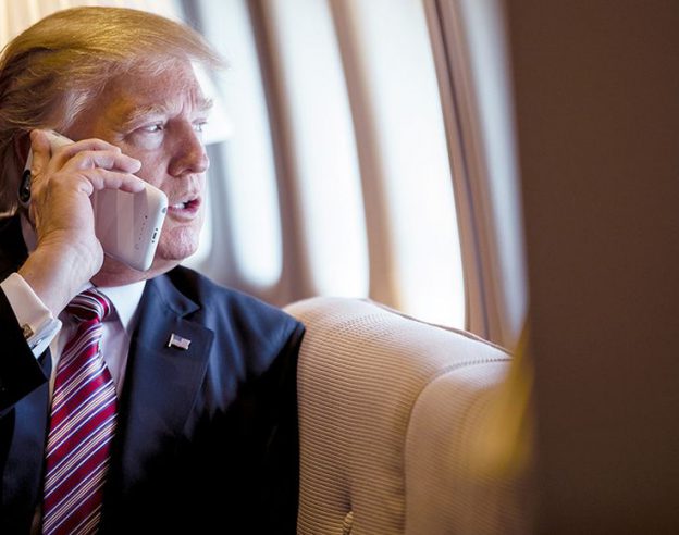 Donald-Trump-iPhone