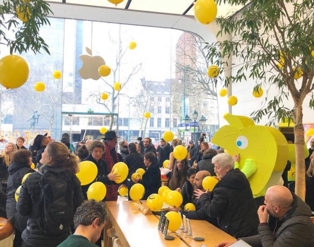 Apple Store Bruxelles Pac-Man Manifestants