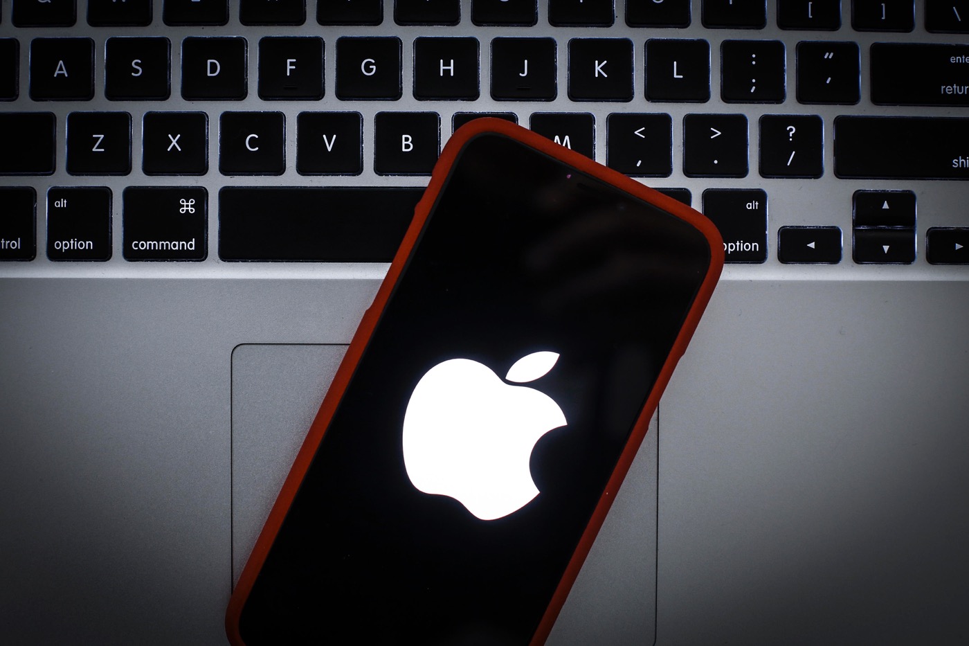 Apple Logo iPhone MacBook Pro