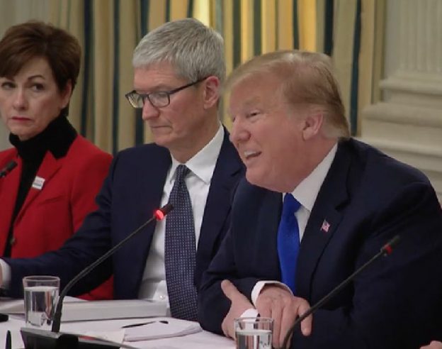 Tim Cook donald Trump