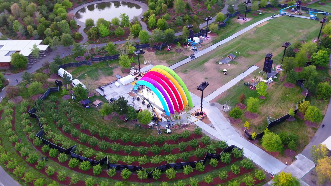 Apple Park Scene Arc-En-Ciel
