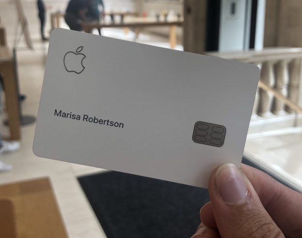 Apple Card En Main Avant