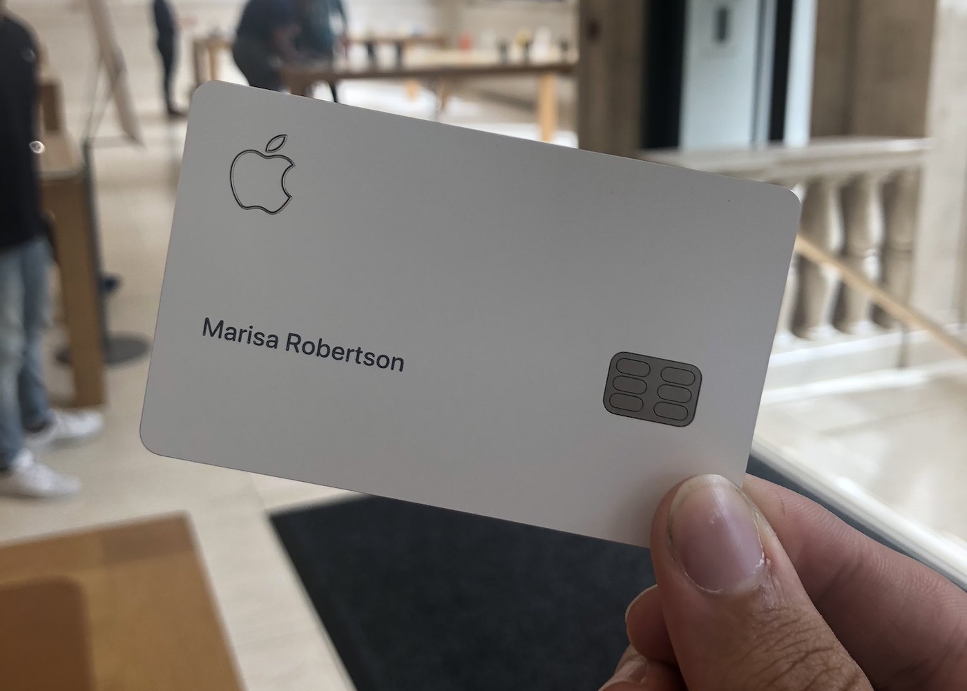 Apple Card En Main Avant