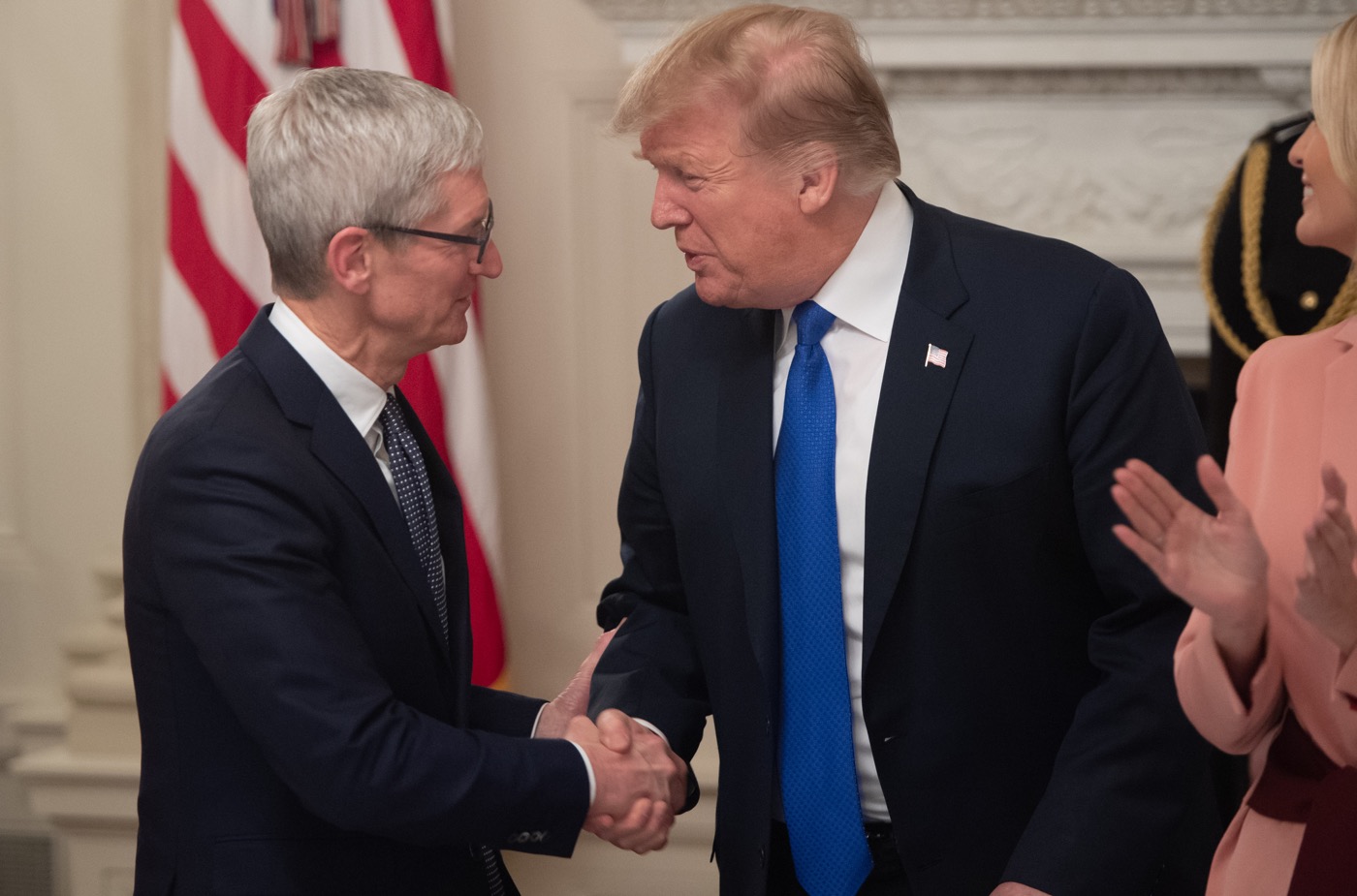 Trump annonce qu’Apple va relocaliser aux États-Unis deux usines actuellement situées au Mexique