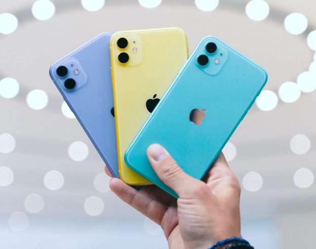 iPhone 11 Arriere Mauve vs Jaune vs Bleu Prise en Main Coloris