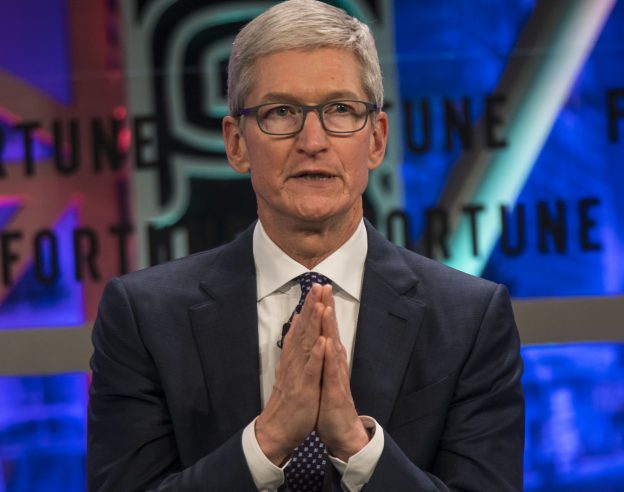 Tim Cook Mains Collees