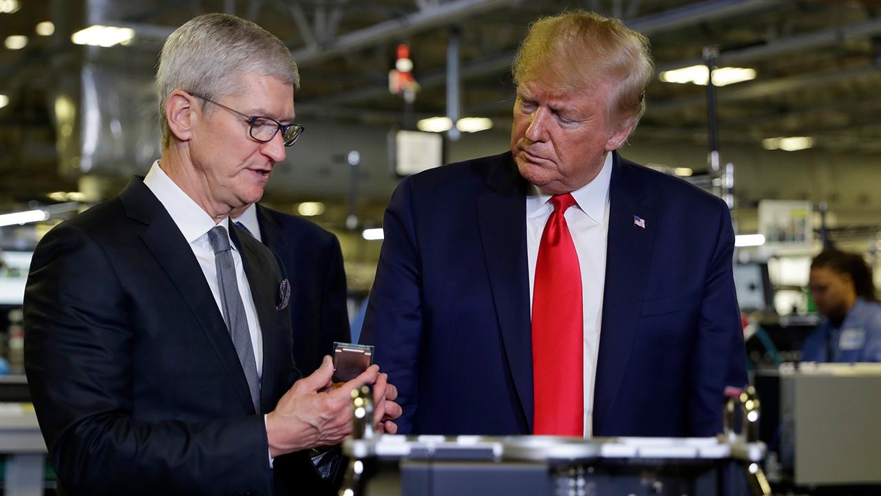 Donald Trump et Tim Cook Usine Austin 2