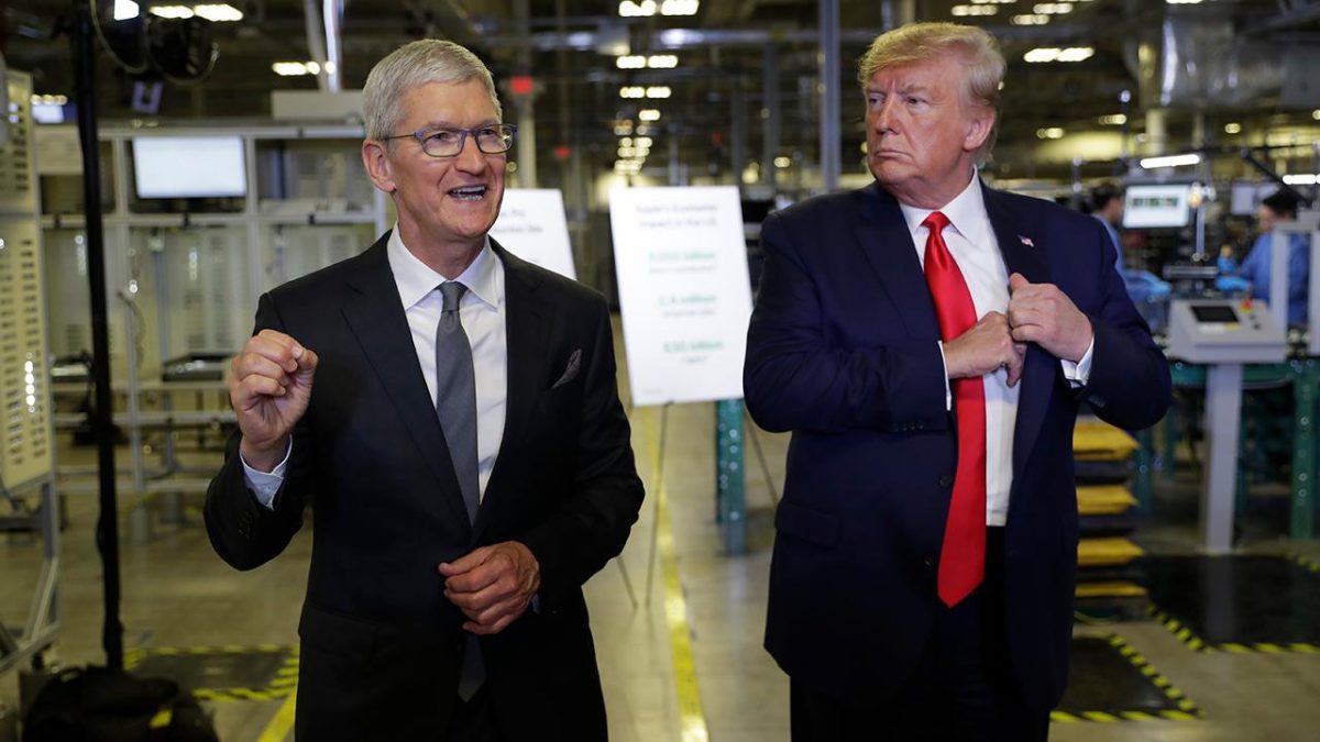 Donald Trump et Tim Cook Usine Austin 3