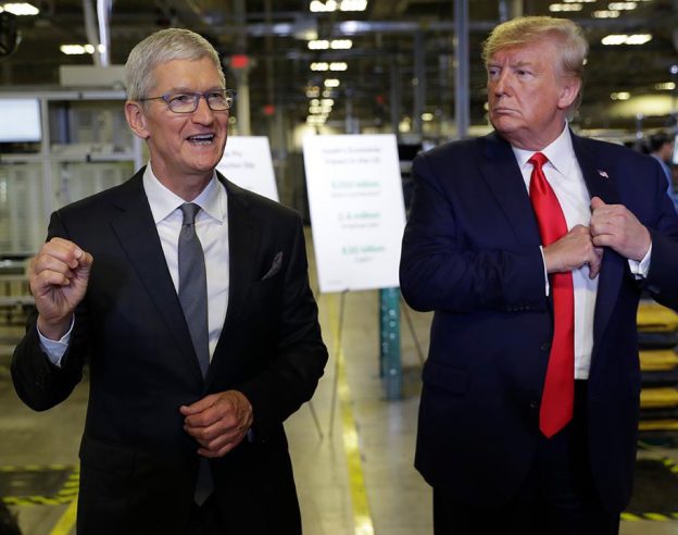 Donald Trump et Tim Cook Usine Austin 3