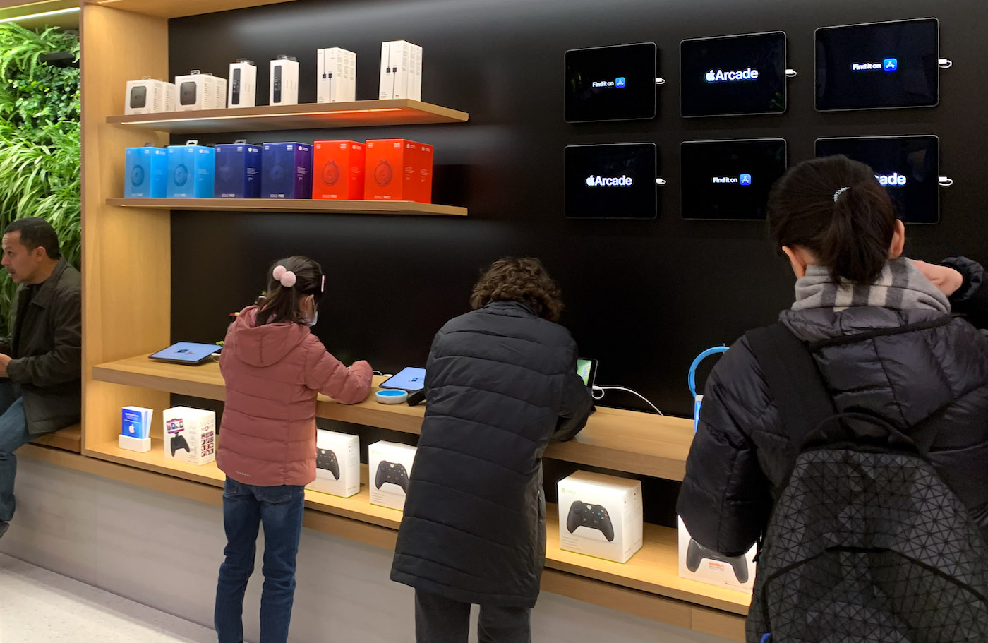 Les Apple Store mettent maintenant en avant Apple Arcade - iPhoneAddict.fr