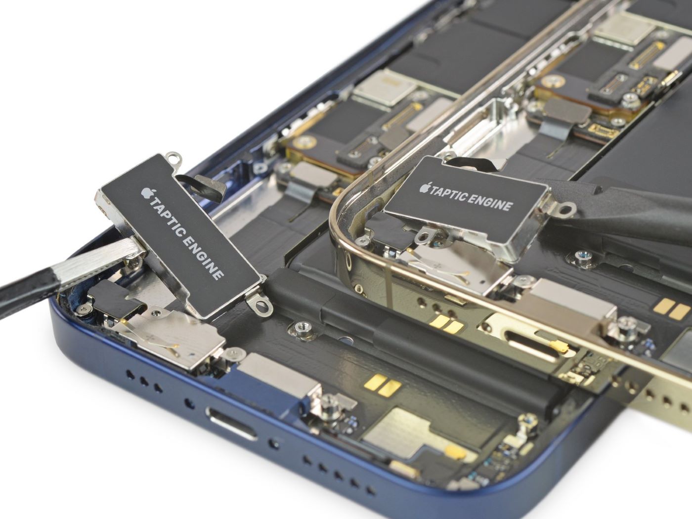 Demontage iPhone 12 et iPhone 12 Pro Taptic Engine