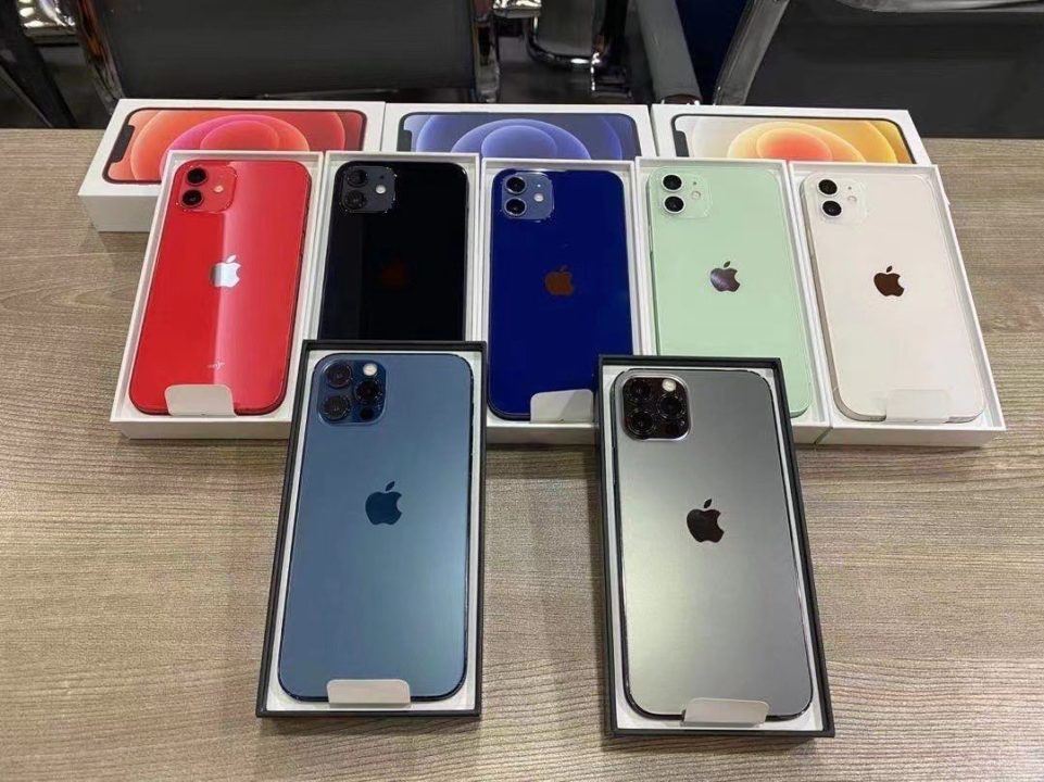 iPhone 12 Arriere Differents Coloris et iPhone 12 Pro Bleu et Graphite
