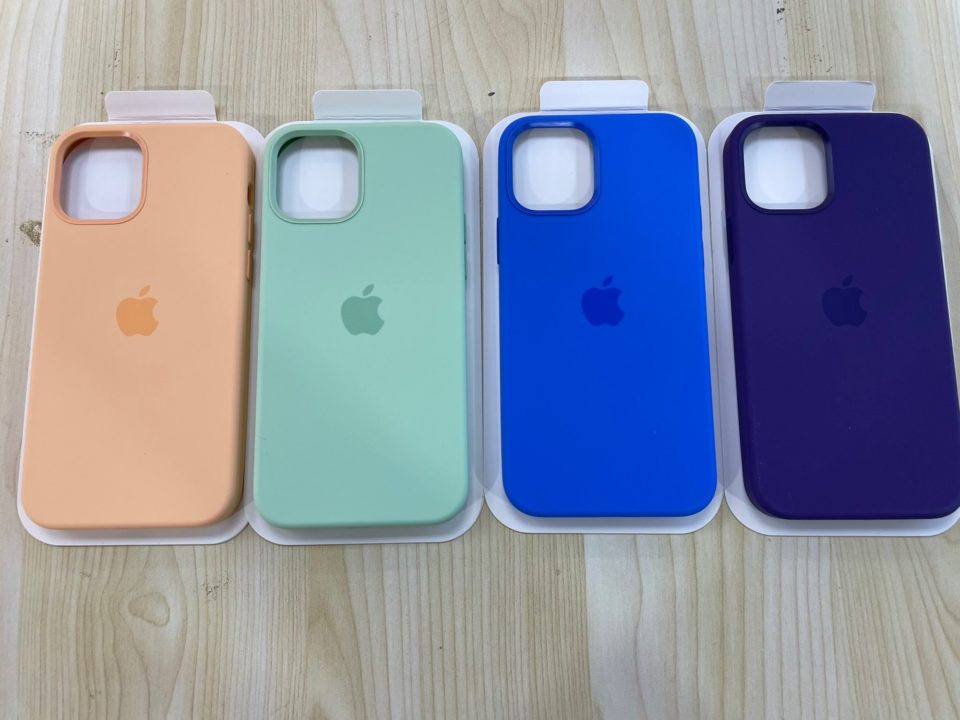 Fuite Coques MagSafe iPhone 12 Coloris Printemps 2021
