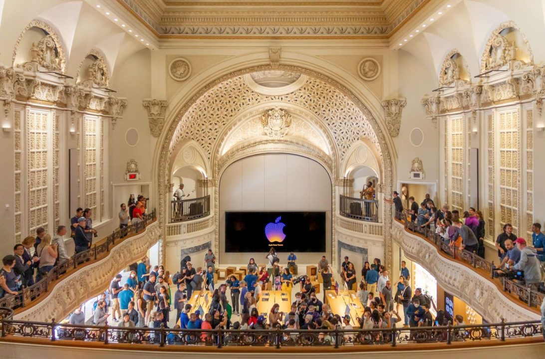 Apple Store Theatre Tower