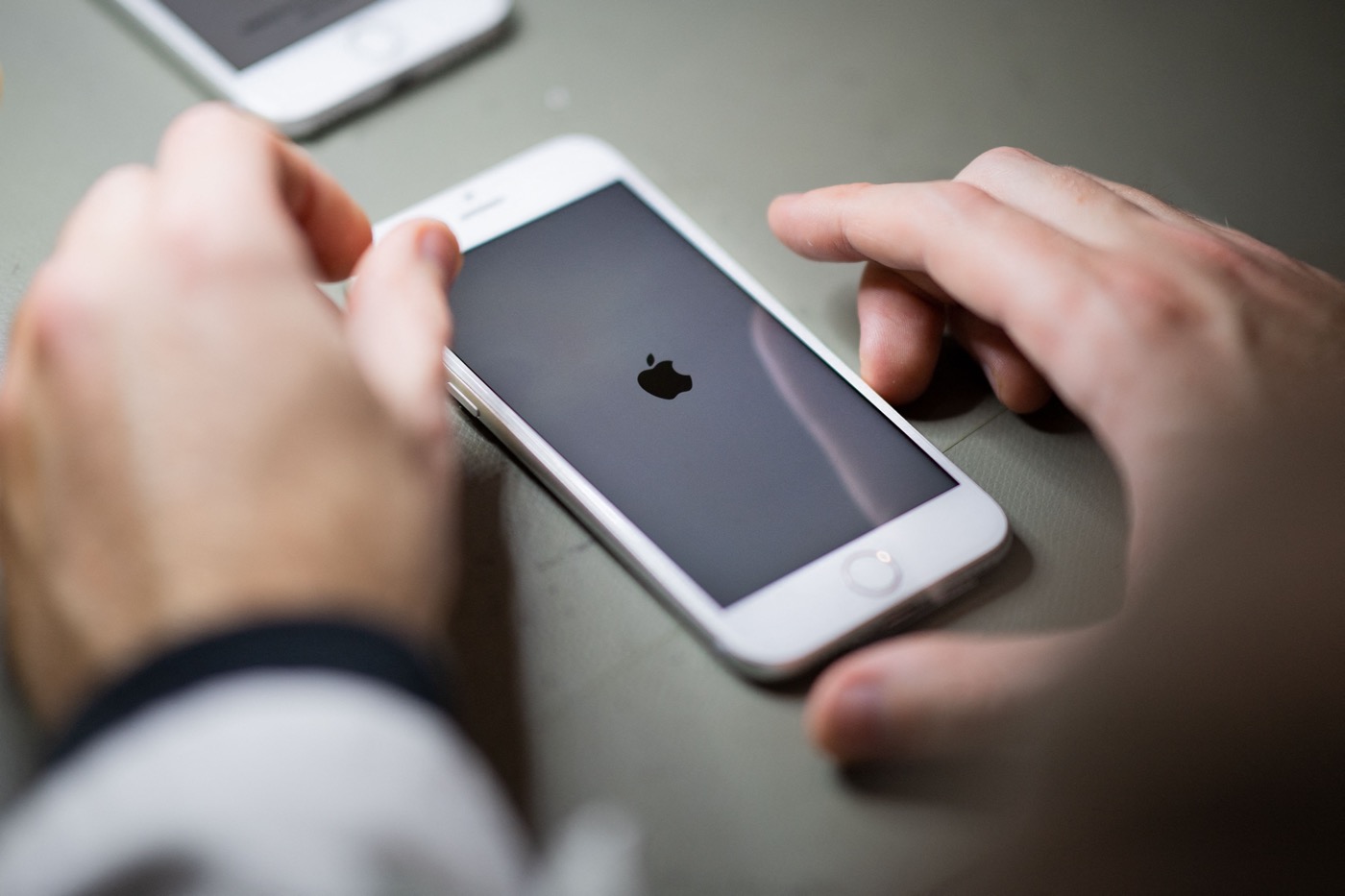 iPhone Logo Apple Main