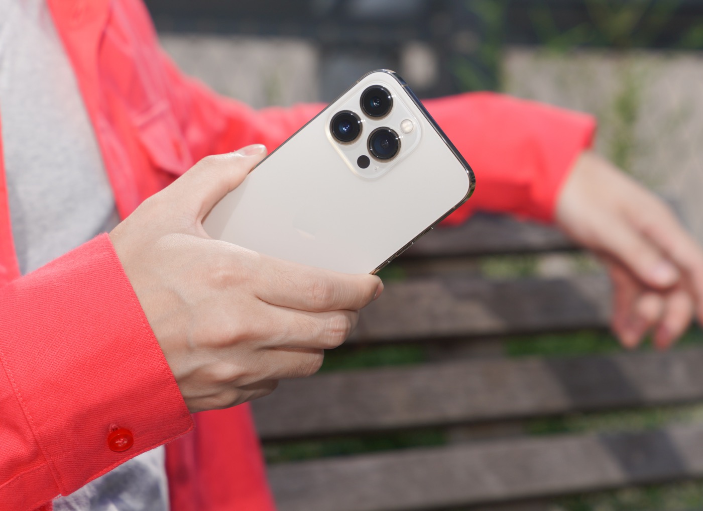 iPhone 13 Pro Arriere Prise en Main Capteurs Photo