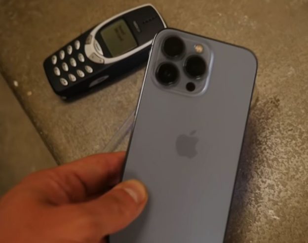 iPhone 13 Pro vs Nokia