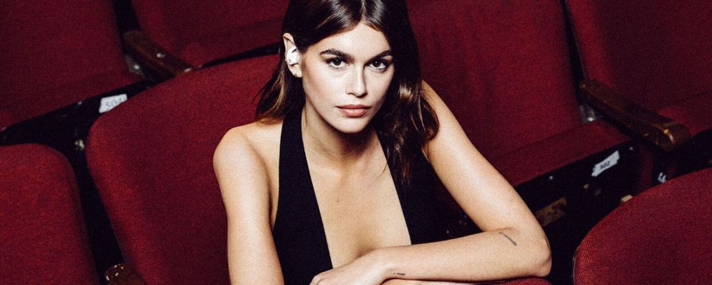 Beats Fit Pro Kaia Gerber