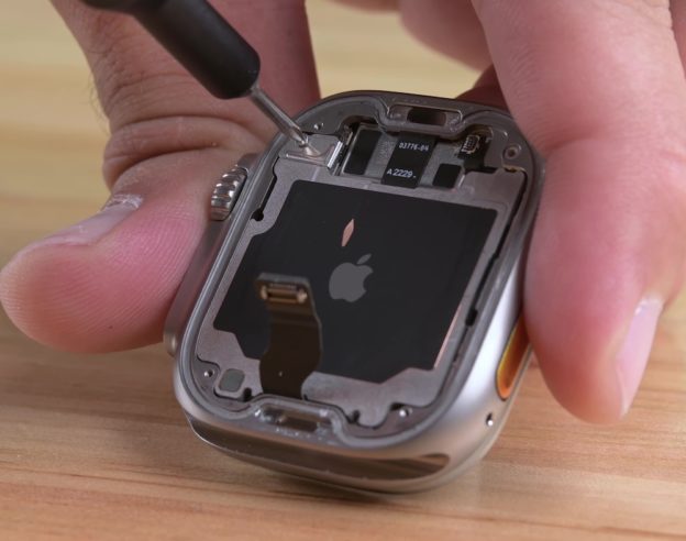 image de l'article Le démontage de l’Apple Watch Ultra dévoile une plus grosse batterie et d’autres éléments