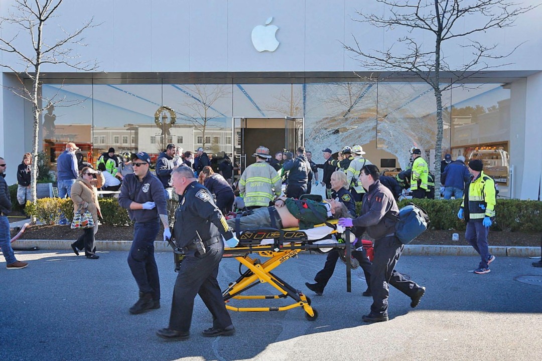 Apple Store Derby Street Crash Voiture Impact