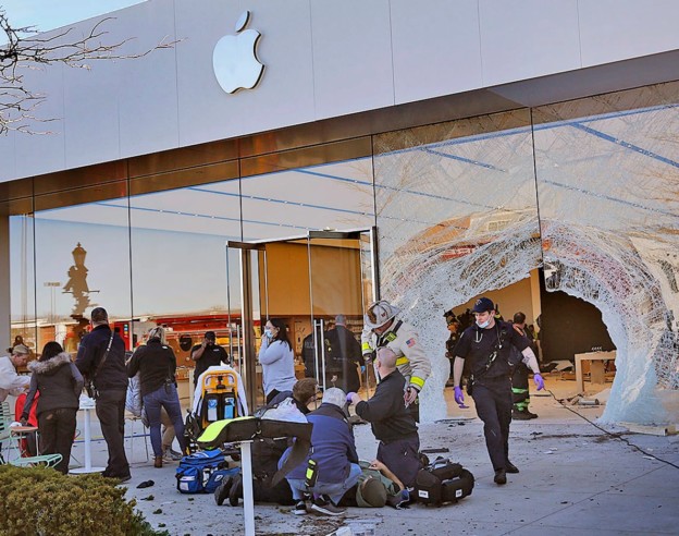 Apple Store Derby Street Crash Voiture Impact 2