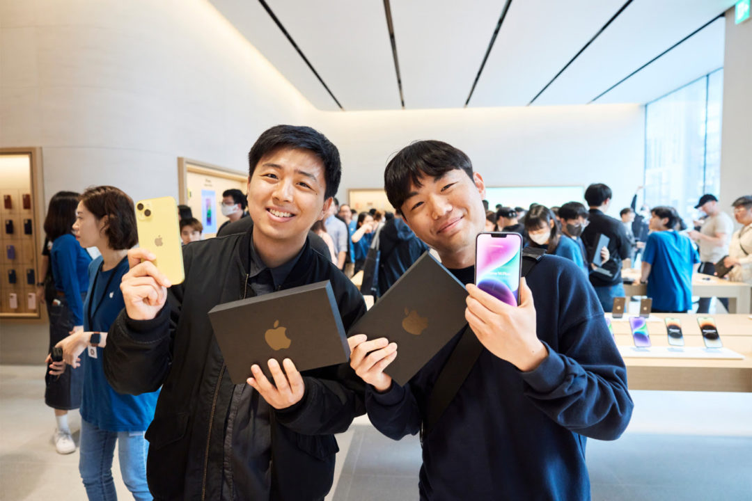 Apple Store Gangnam Clients 2