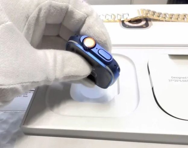 Image Apple Watch Ultra : le joaillier De Billas Lux propose un modèle avec boitier en titane bleu anodisé