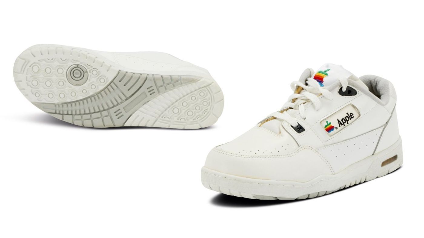 Sneakers Apple