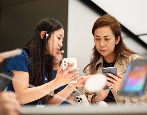 Image Apple propose un chatbot IA à ses vendeurs en boutiques