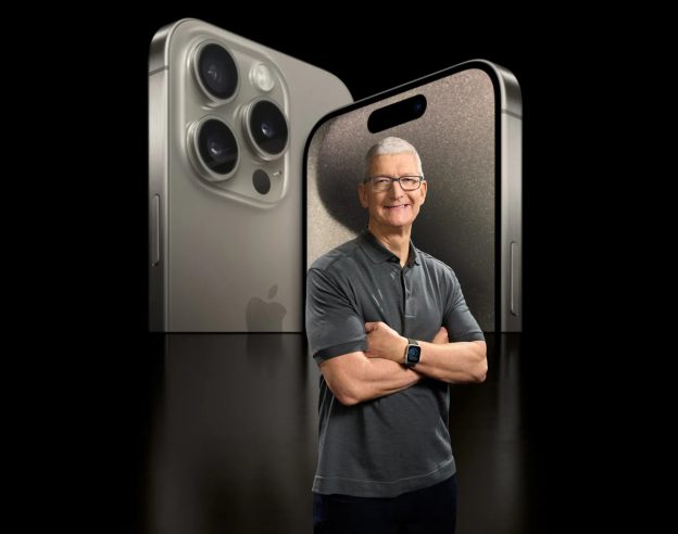 Tim Cook iPhone 14 Pro
