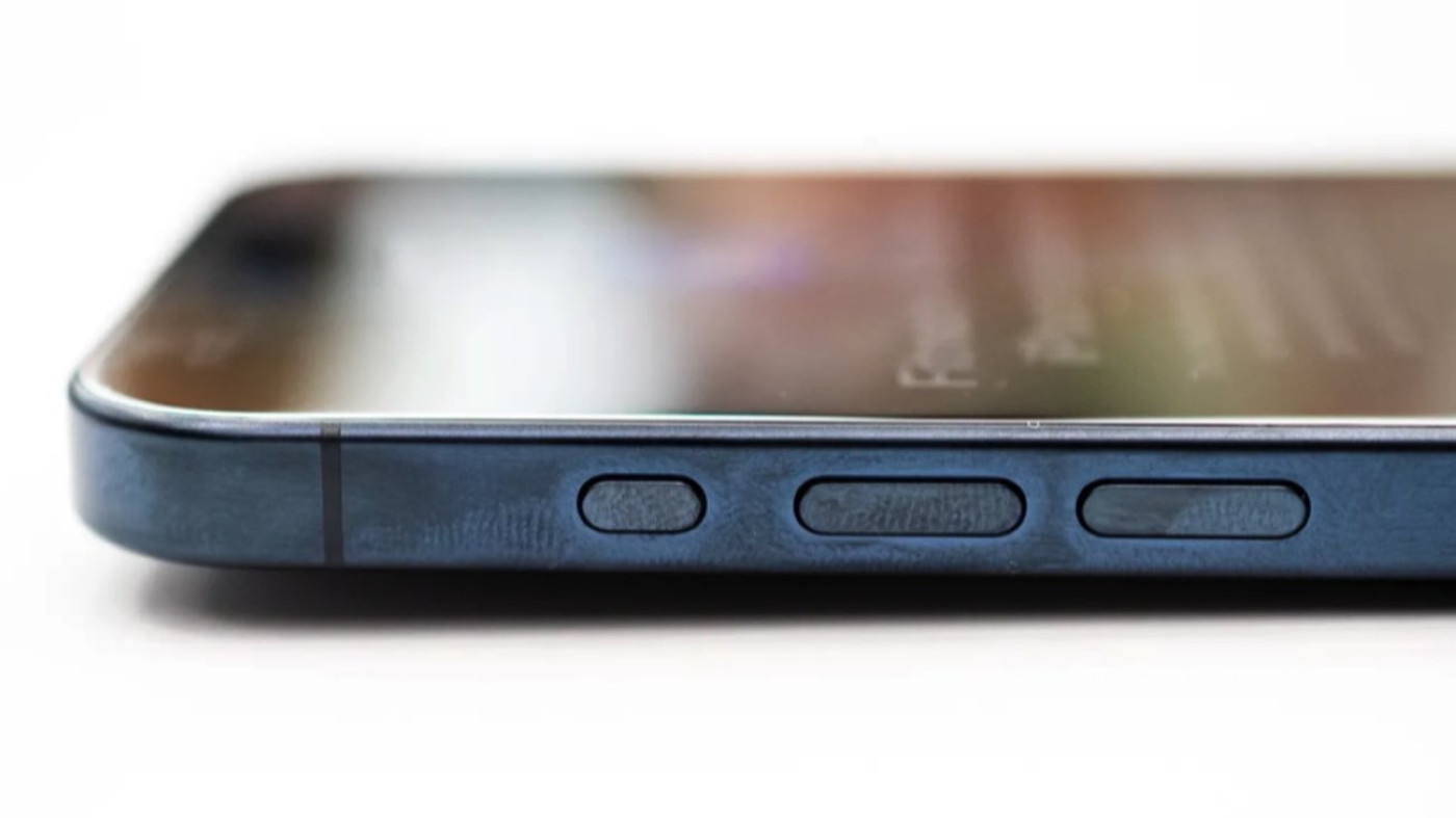 iPhone 15 Pro Tranche Empreintes Traces