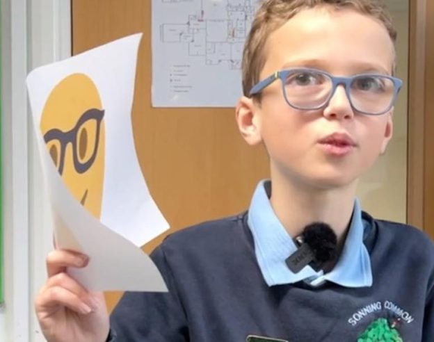 image de l'article Un enfant de 10 ans lance une pétition pour qu’Apple modifie l’emoji « Nerd »
