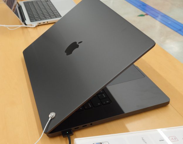 MacBook Pro 2023 M3 Noir Sideral