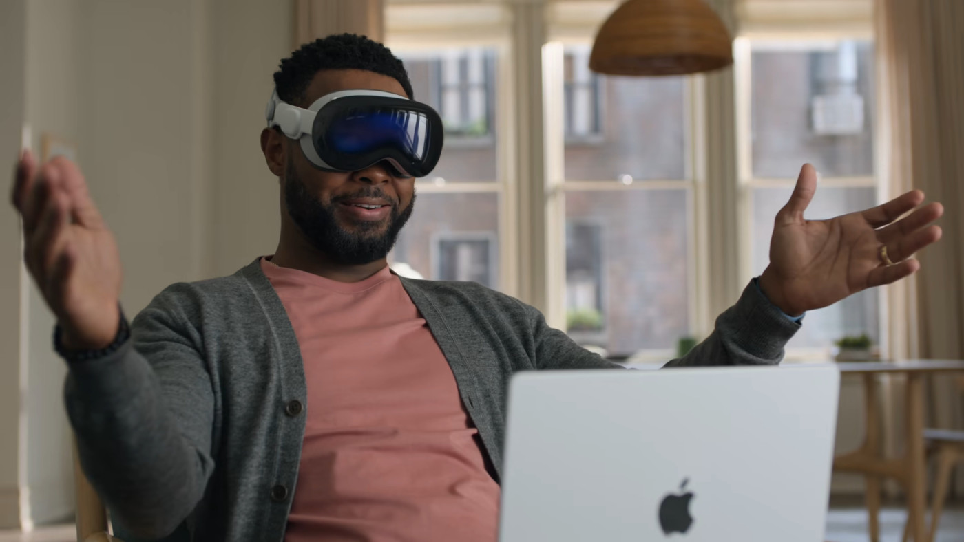 Apple Vision Pro Homme et MacBook
