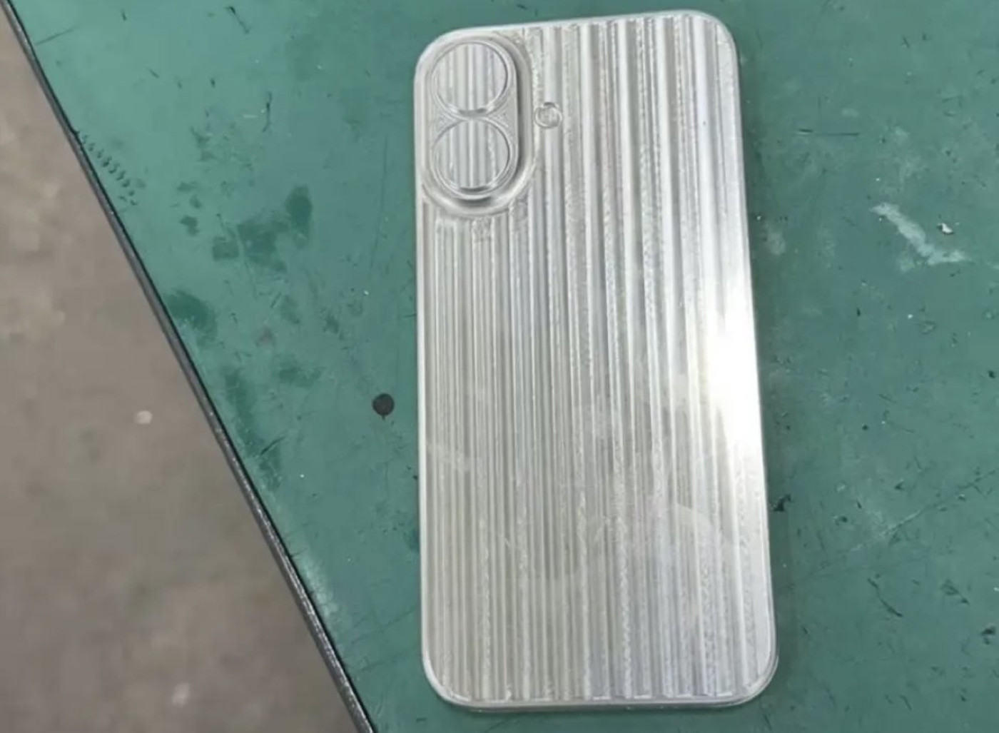 Moule iPhone 16 Arriere