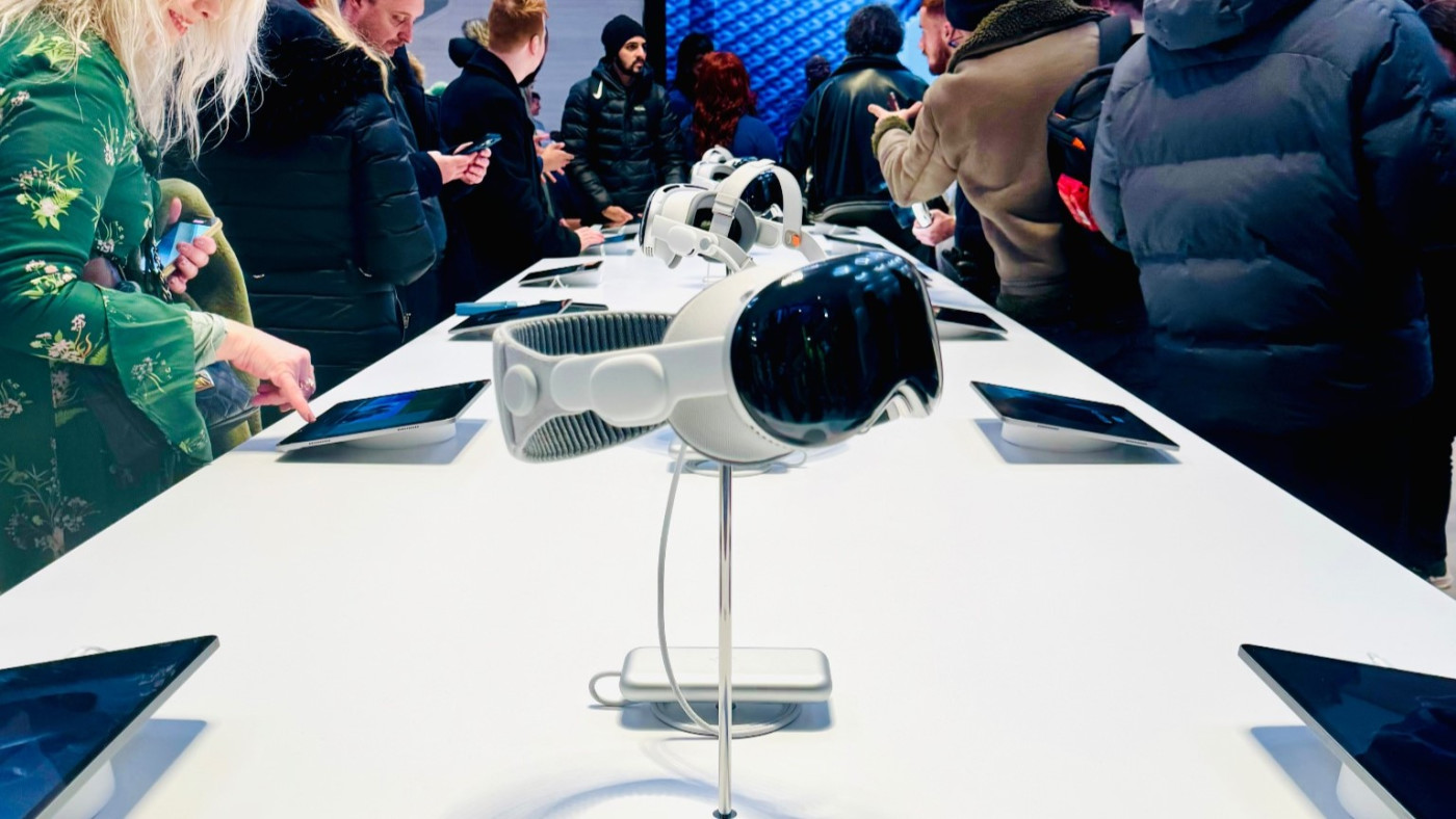 Vision Pro Apple Store