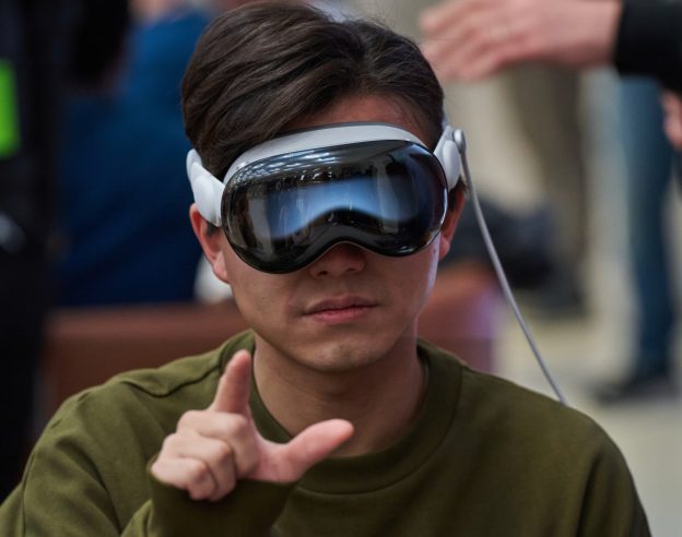 Image Pour HTC, l’Apple Vision Pro est une bonne nouvelle pour la réalité virtuelle/augmentée